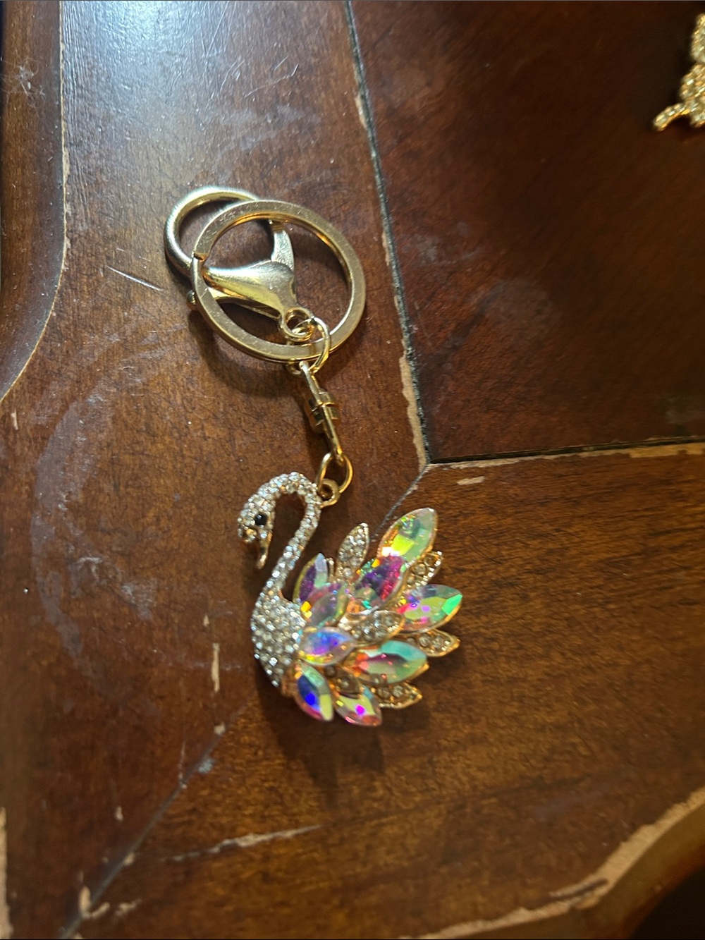 Fashion Jewelry Gold Swan Keychain with Iridescent Crystal Feathers